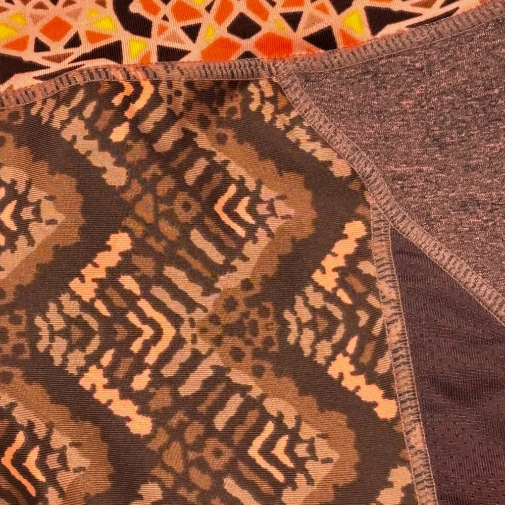 Maaji Leggings Brown/Orange Cropped Size Medium Preowned - Picture 6 of 8